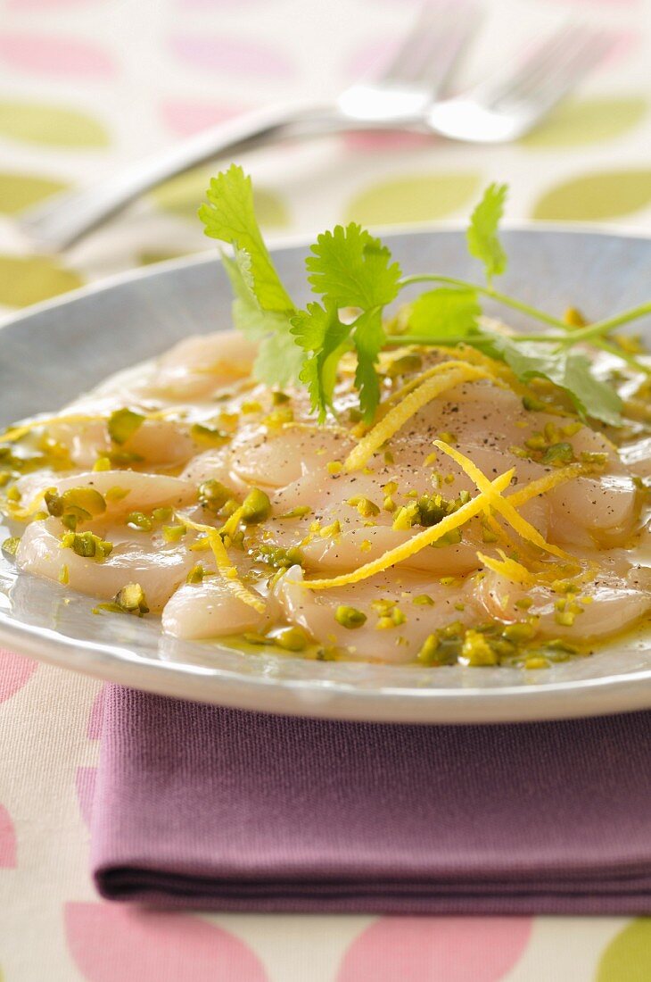 SCallop carpaccio with pistchios