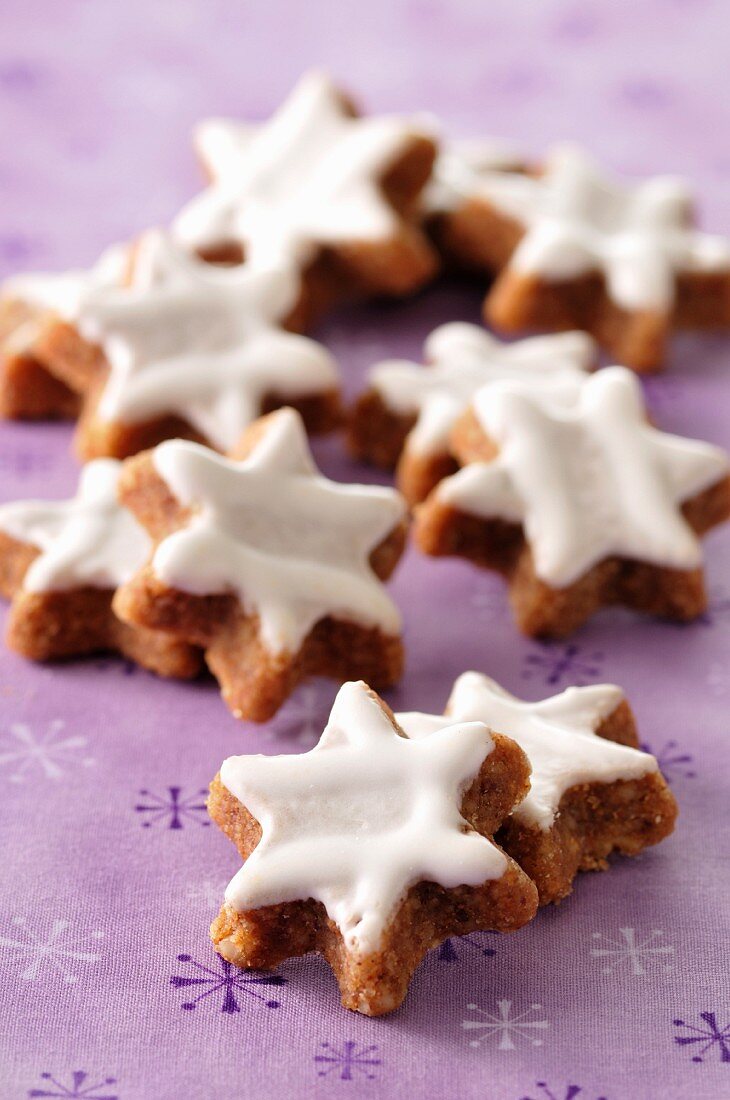 Cinnamon gingerbread stars