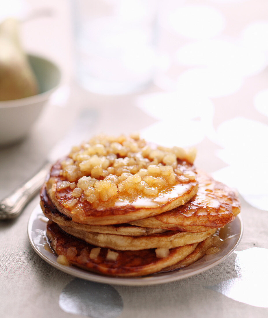 Pancakes aus Kastanienmehl mit Apfelwürfelchen