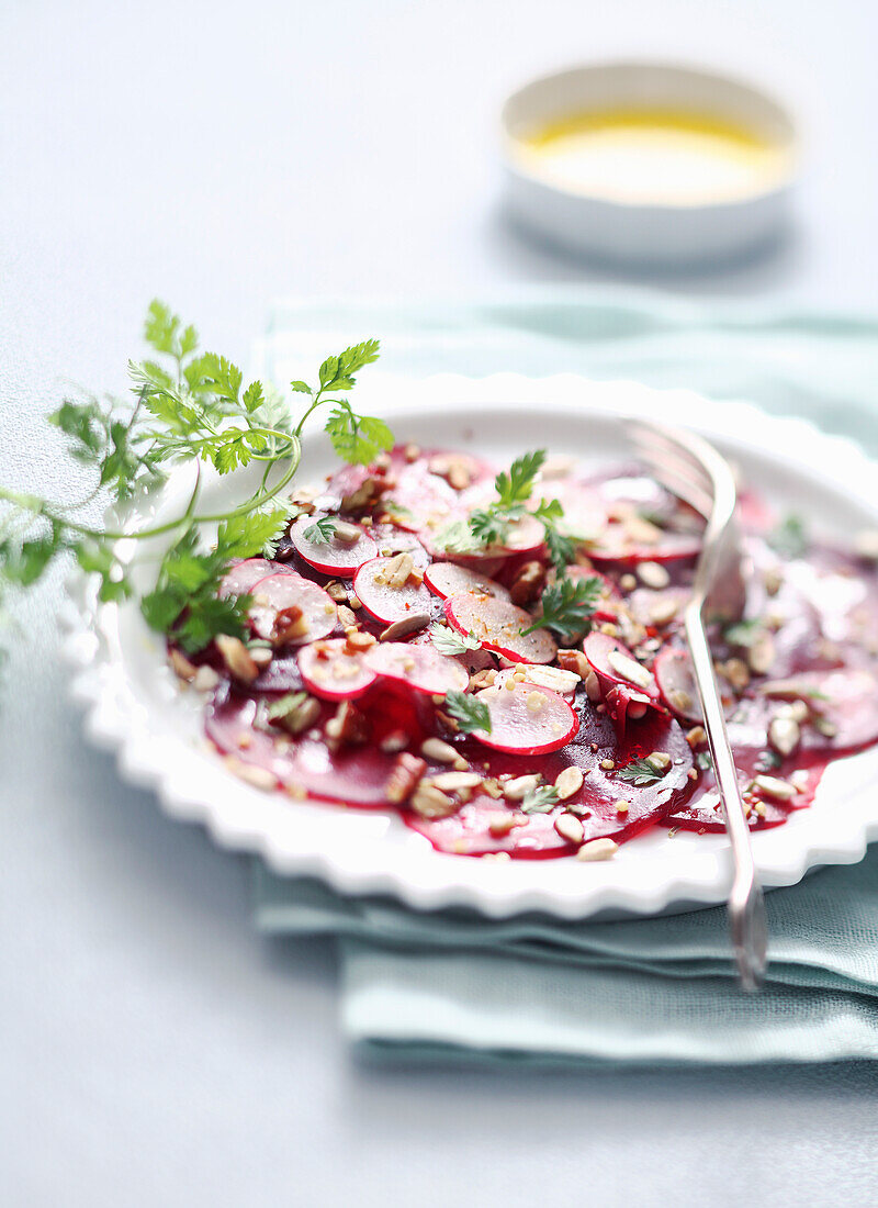 Rote-Bete-Carpaccio mit Radieschen