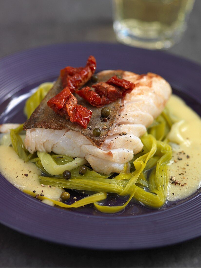 Fish with thinly sliced leeks, butter sauce