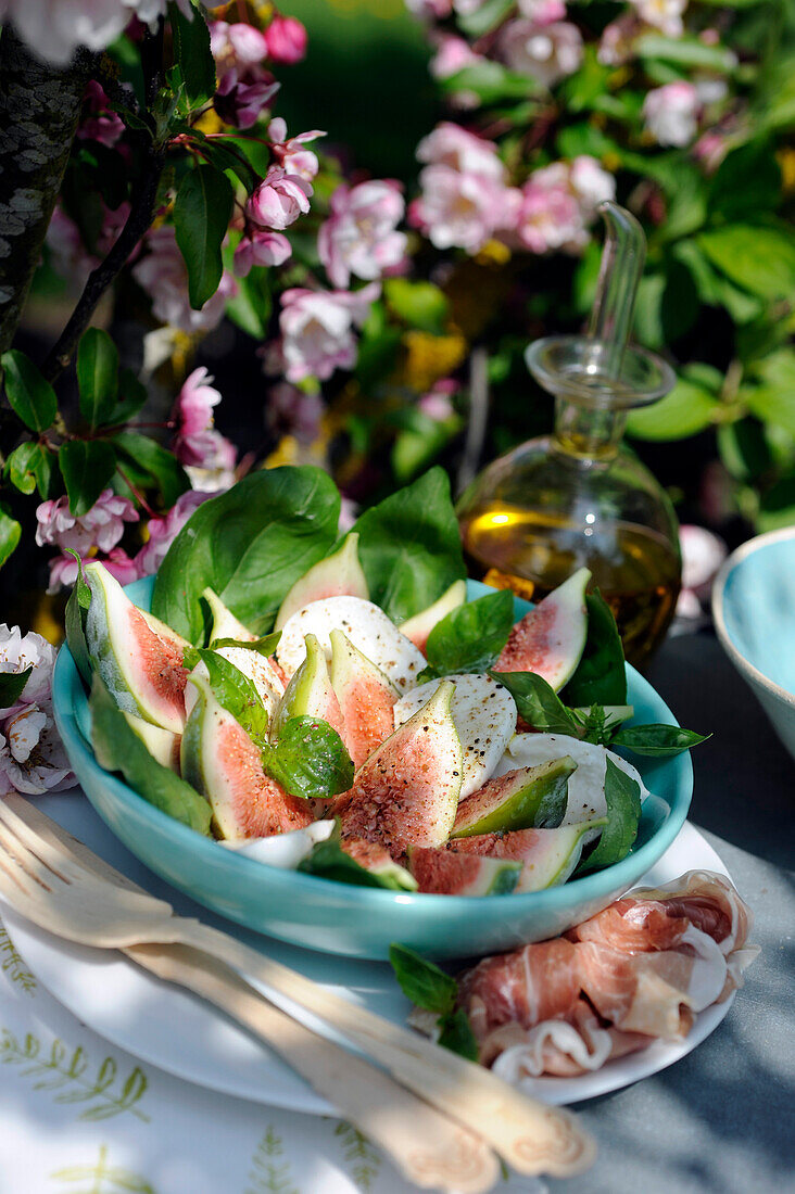 Fig,mozzarella,Parma ham and basil salad