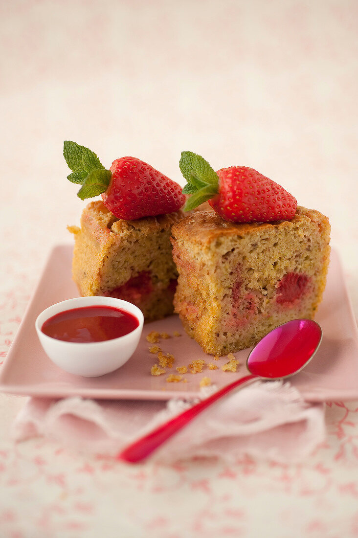 Strawberry,pistachio and fresh mint cake with strawberry puree