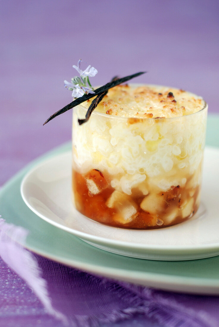 Vanilla-flavored rice pudding with caramel sauce