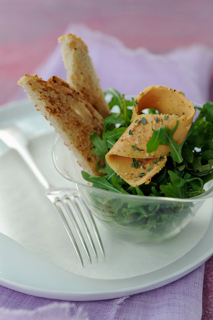 Rucolasalat mit Foie Gras und fünferlei Pfeffer