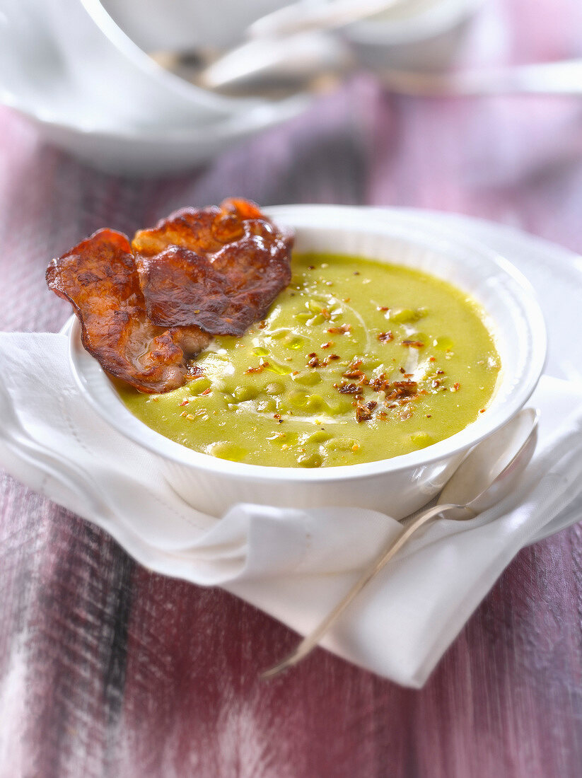 Cream of split pea soup with crisp bacon