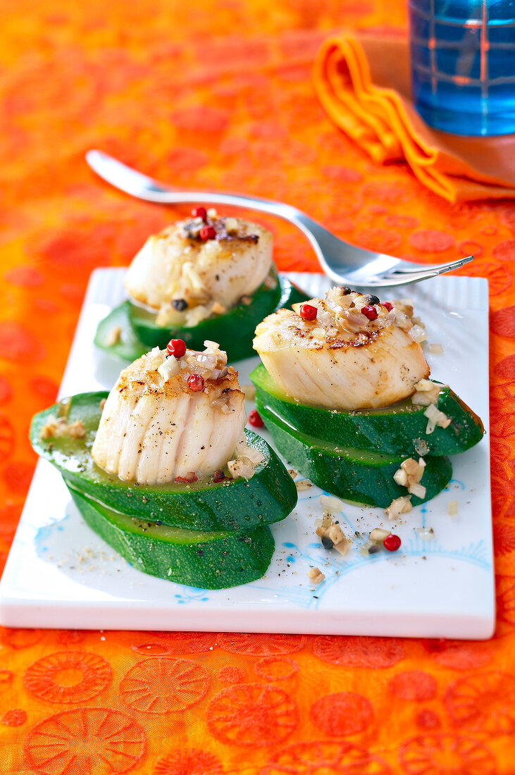 Zucchinis with spicy scallops