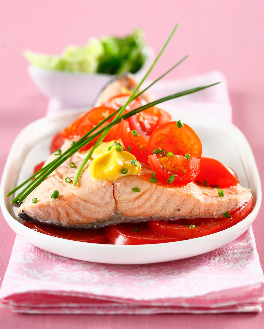 Steamed salmon with red and cherry tomatoes