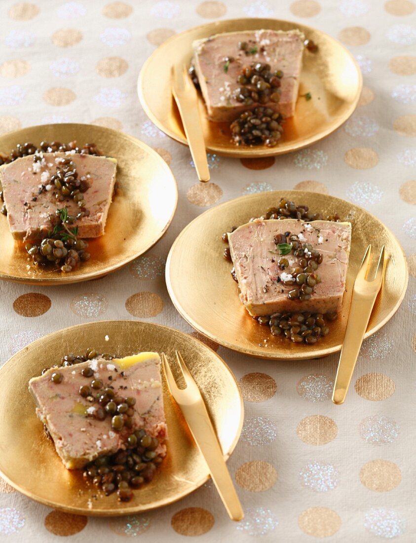 Half-cooked foie gras with lentils