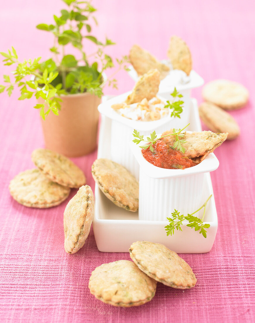 Herzhafte Butterplätzchen mit Kräutern