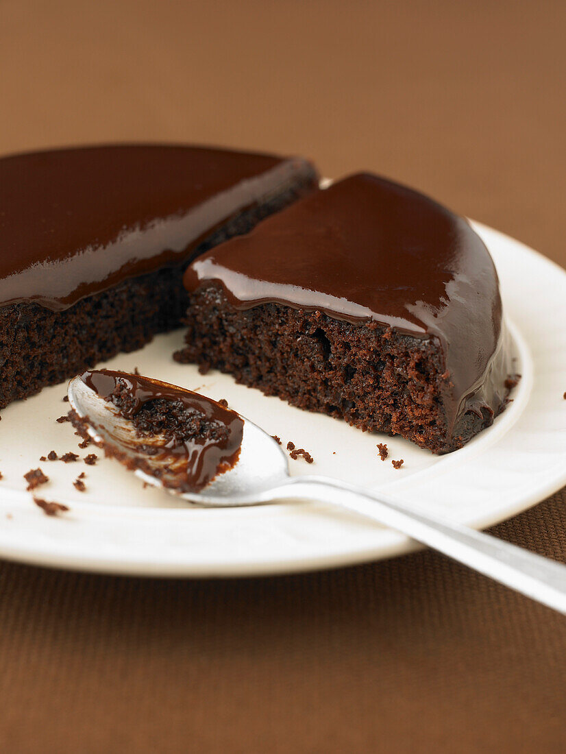 Schokoladenkuchen mit geriebenen Mandeln