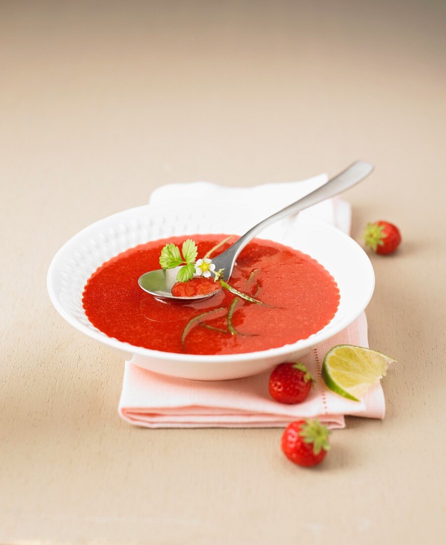 Strawberry soup with lime and honey