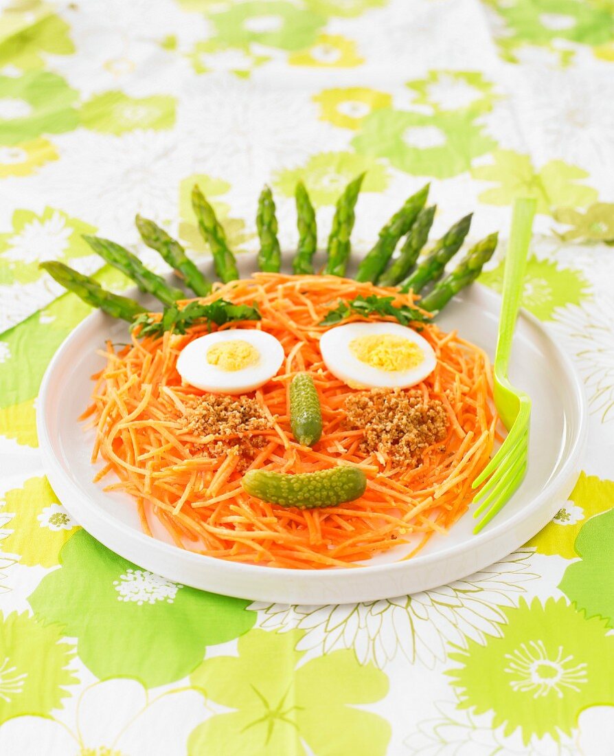 Face-shaped grated carrot and asparagus salad