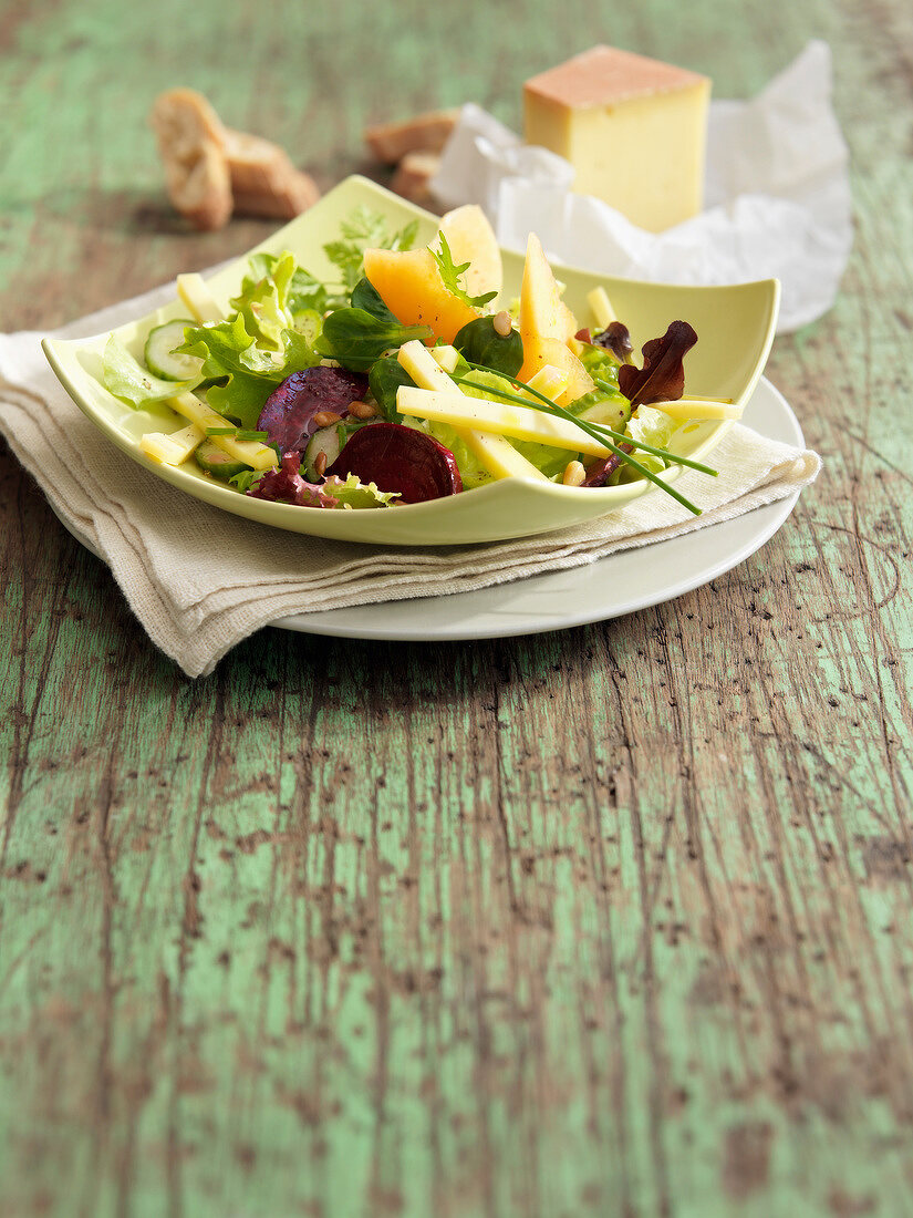 Salat mit Melone, Roter Bete und Abondance-Käse