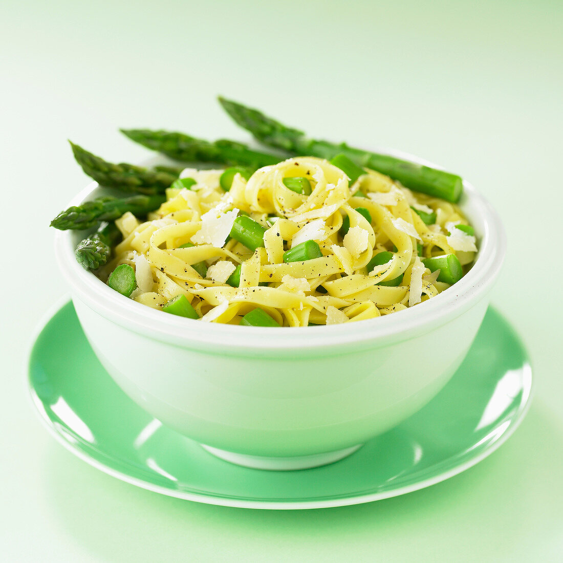 Tagliatelles with green asparagus