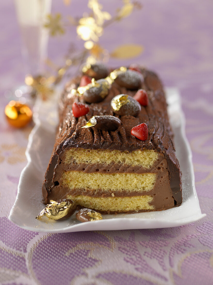 Bûche (Baumstammkuchen, Frankreich) mit Schokoladencreme