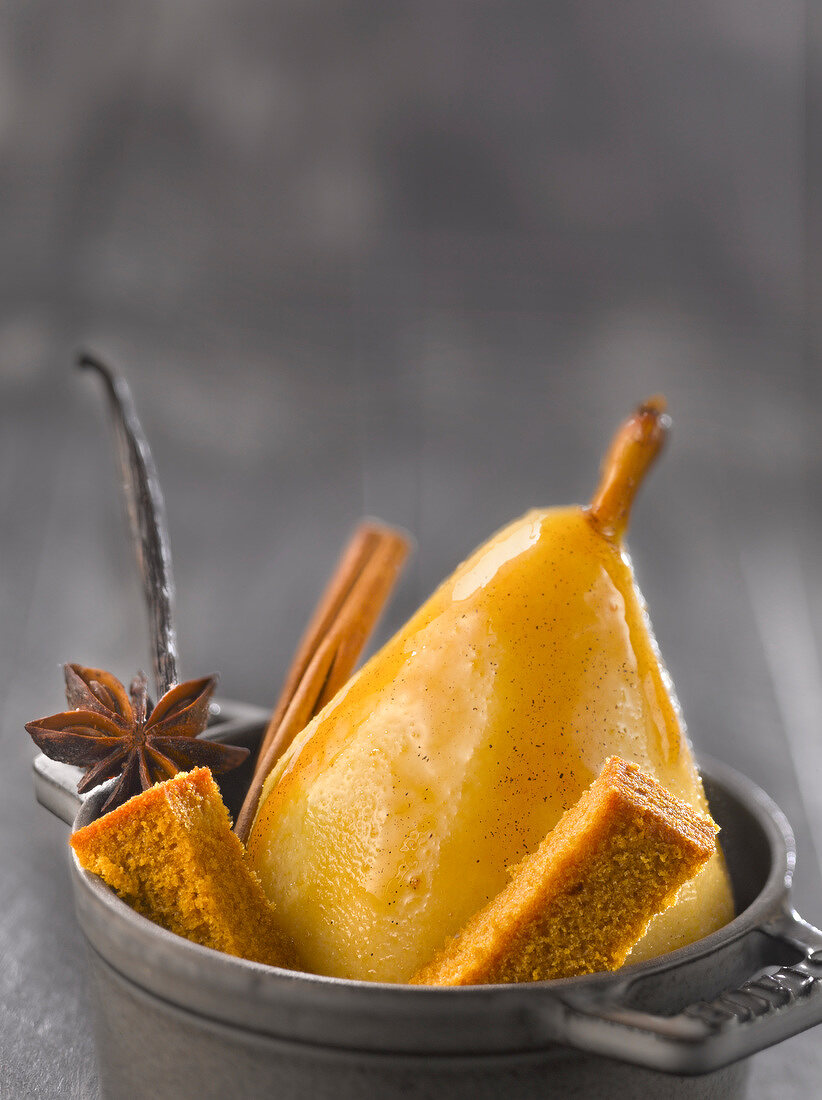Stewed pear in spicy honey gingerbread