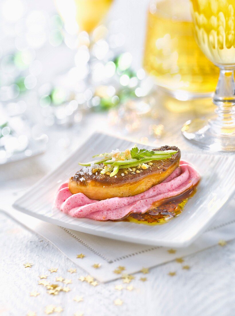 Pan-fried foie gras with foamed beetroot