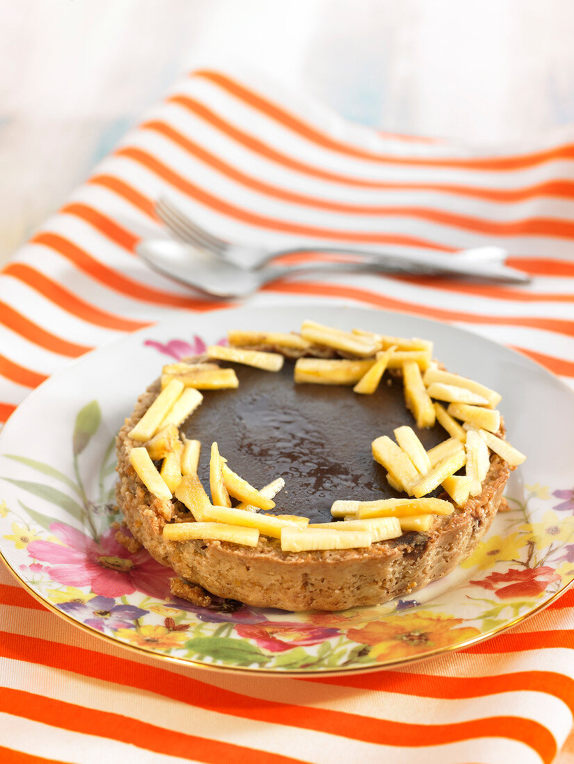 Chocolate-banana tartlet