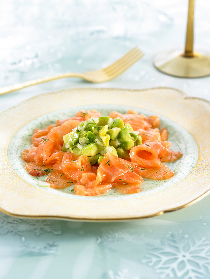 Lachscarpaccio mit Avocado