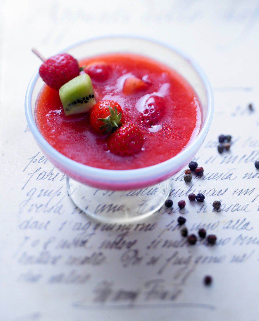 Strawberry soup with jasmin and Pondichéry pepper