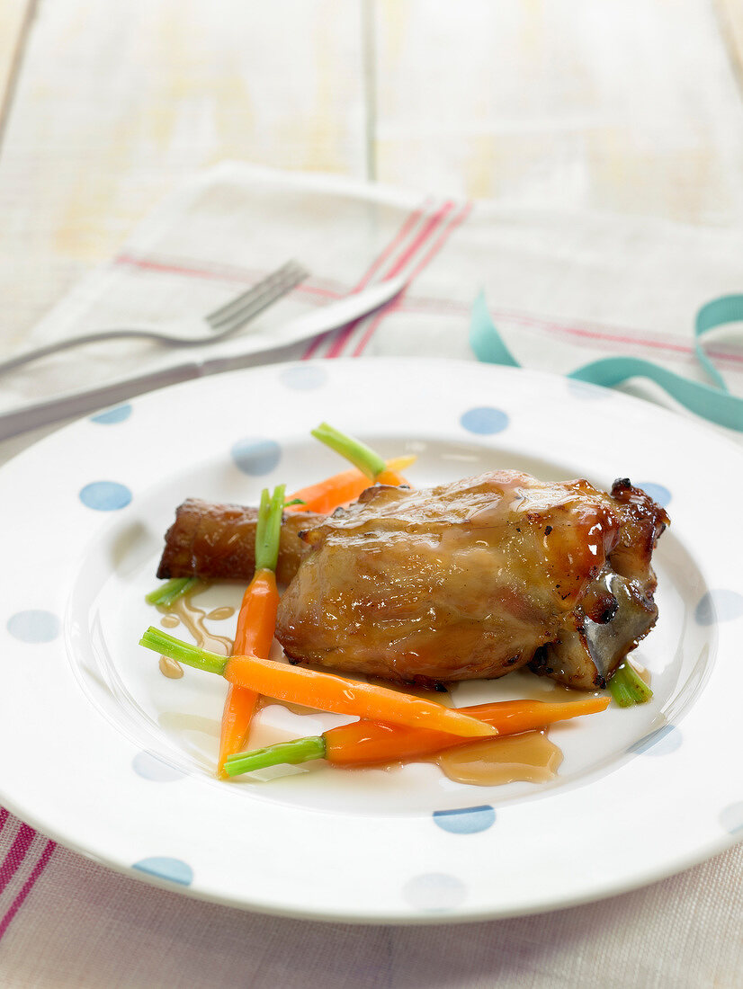 Knuckle of pork with steamed carrots