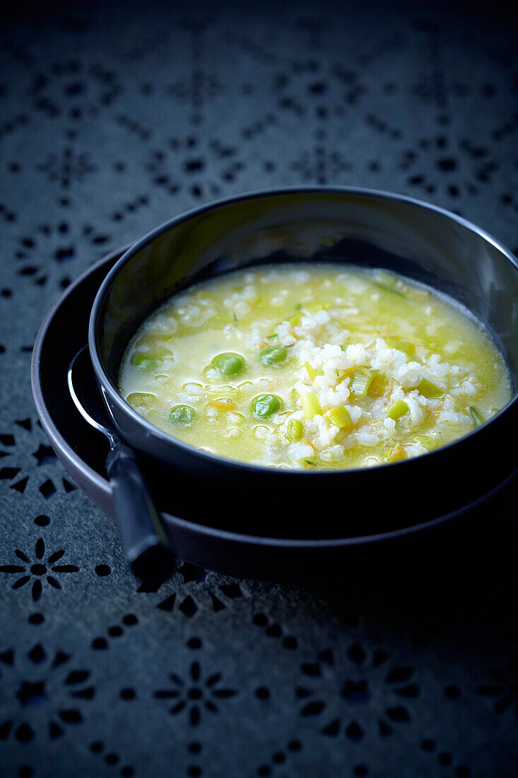 Reissuppe mit Erbsen (vegetarisch)