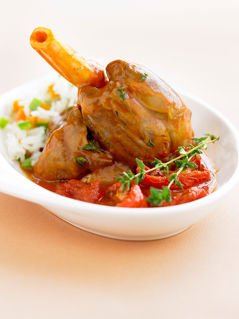 Knuckle of lamb with tomatoes and thyme