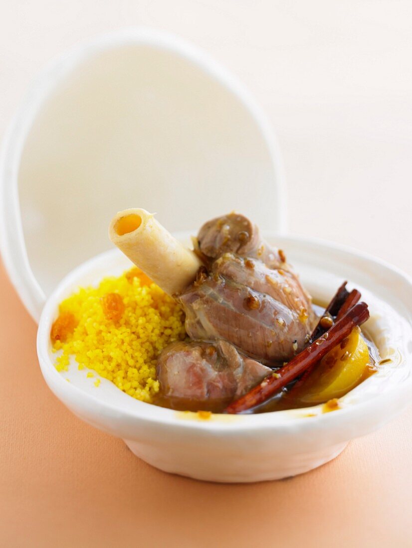 Knuckle of lamb Tajine with cinnamon-flavored semolina with confit citrus and raisins