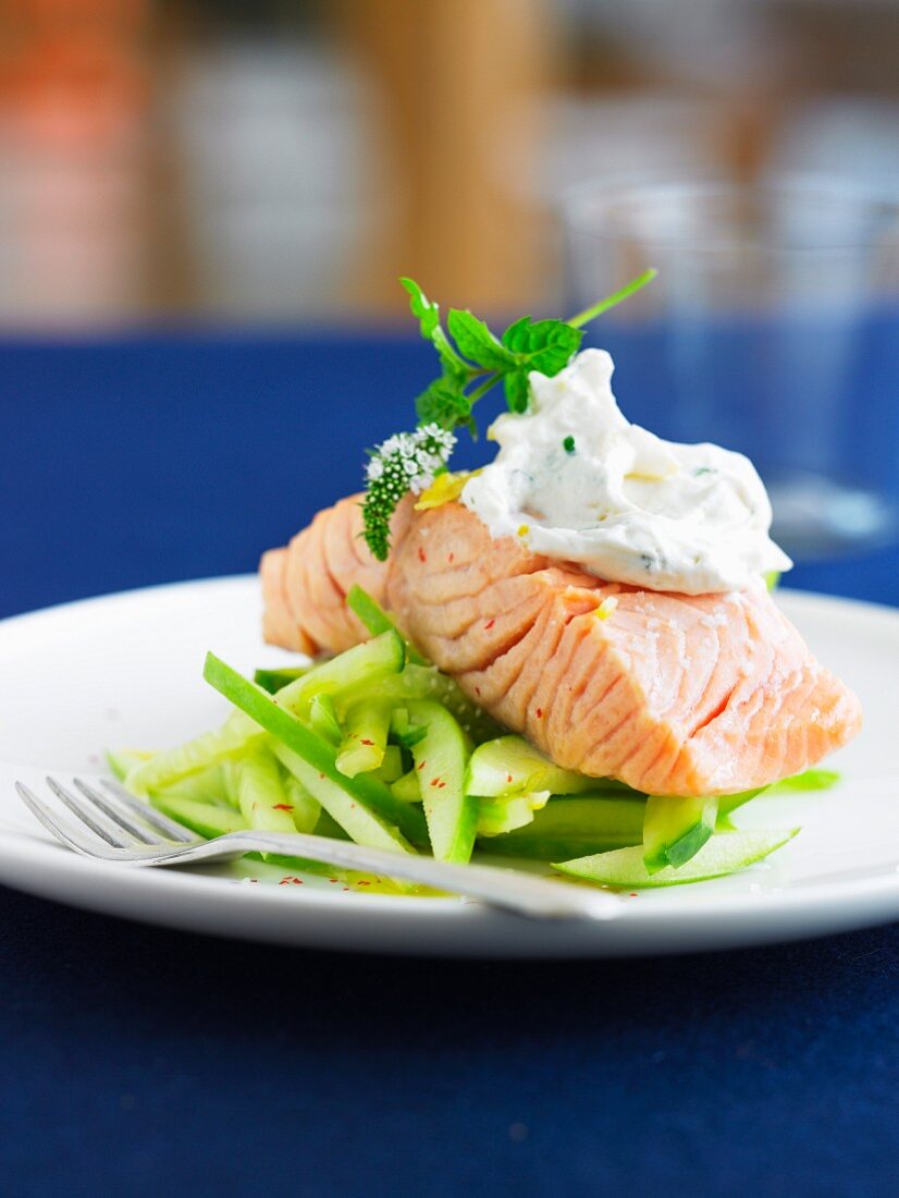 Piece of salmon with thinly sliced green apples
