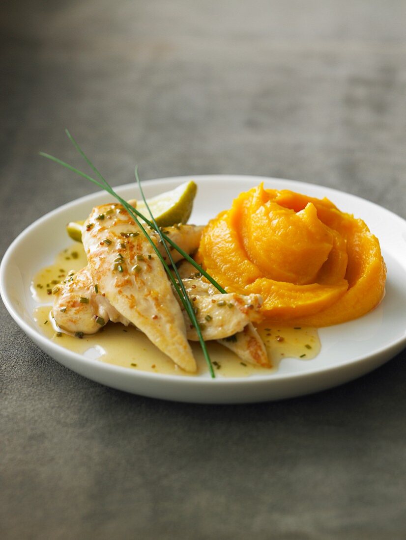 Chicken aiguillettes in lime sauce, sweet potato mash