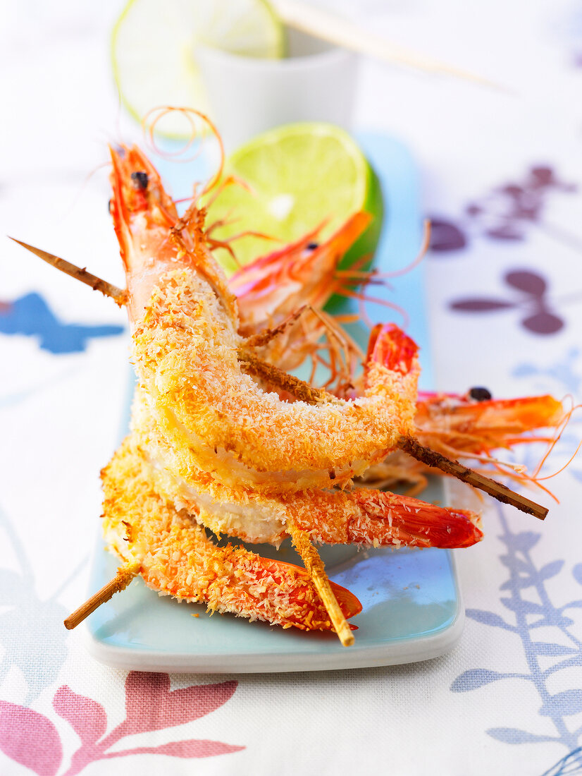 Shrimp brochettes coated in grated coconut