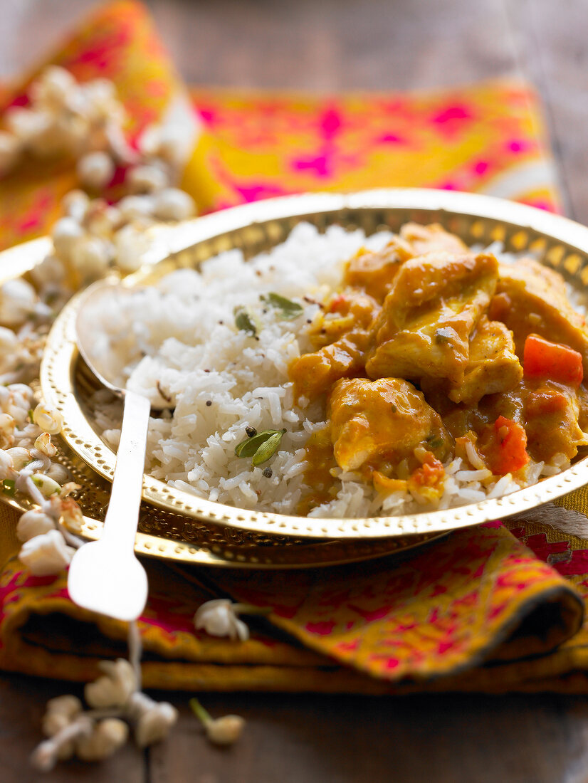 Hähnchen mit Kokosmilch und Kardamomreis auf indische Art