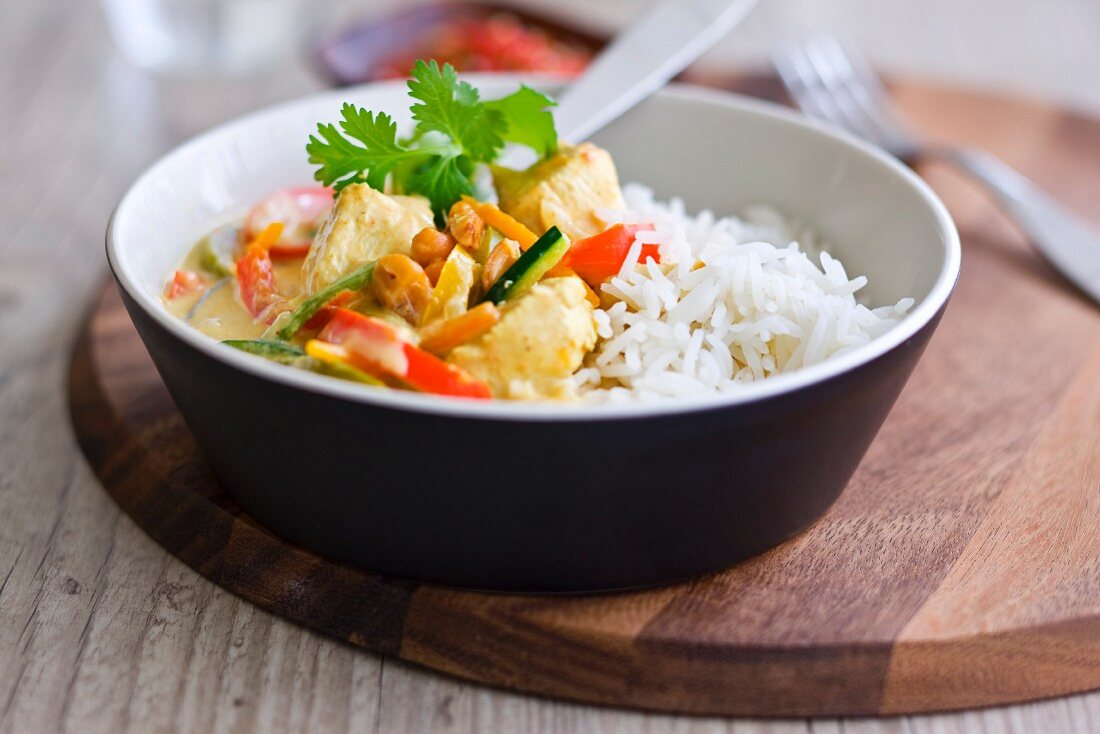 White rice and chicken with coconut milk and vegetables