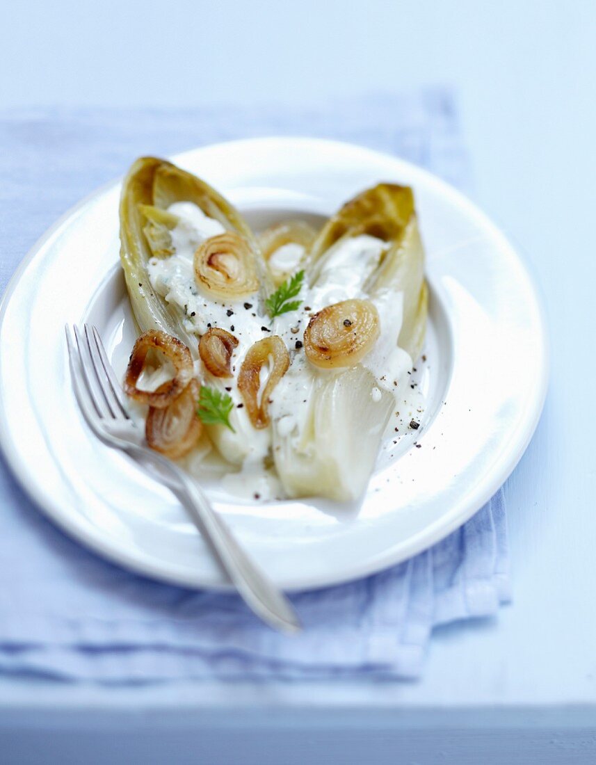 Steam-cooked chicory with gorgonzola
