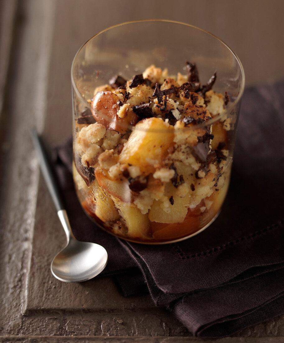 Apple and pineapple crumble with chocolate flakes