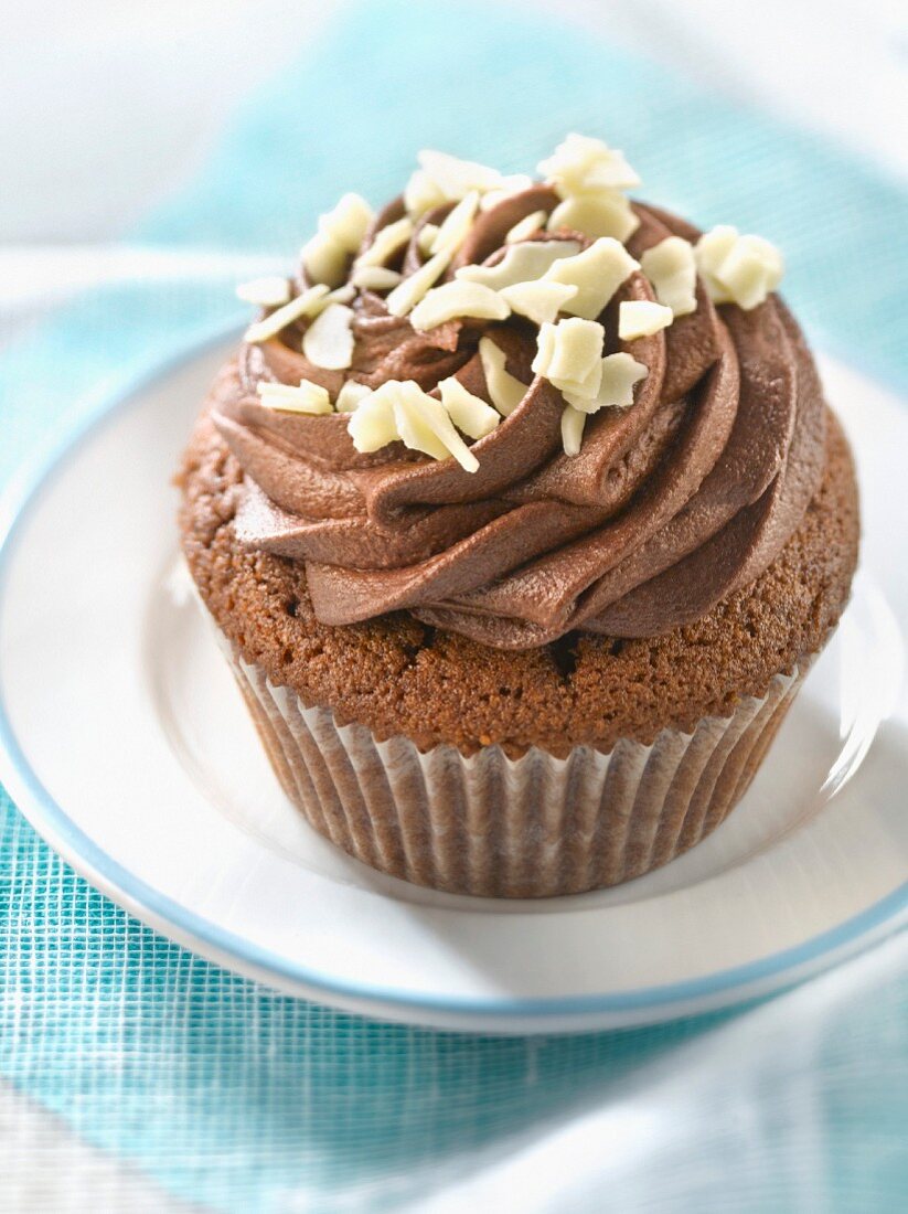 Schokoladen-Cupcake mit zweierlei Schokoladen