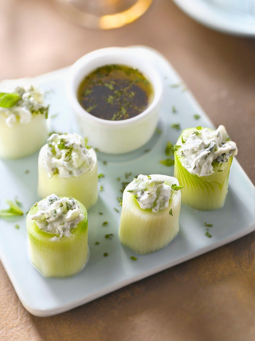 Lauch-Maki mit Frischkäse und Gurke