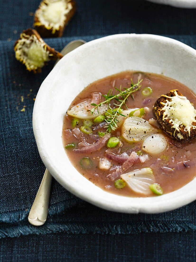 Soupe à l'oignon (Traditionelle Zwiebelsuppe, Frankreich)