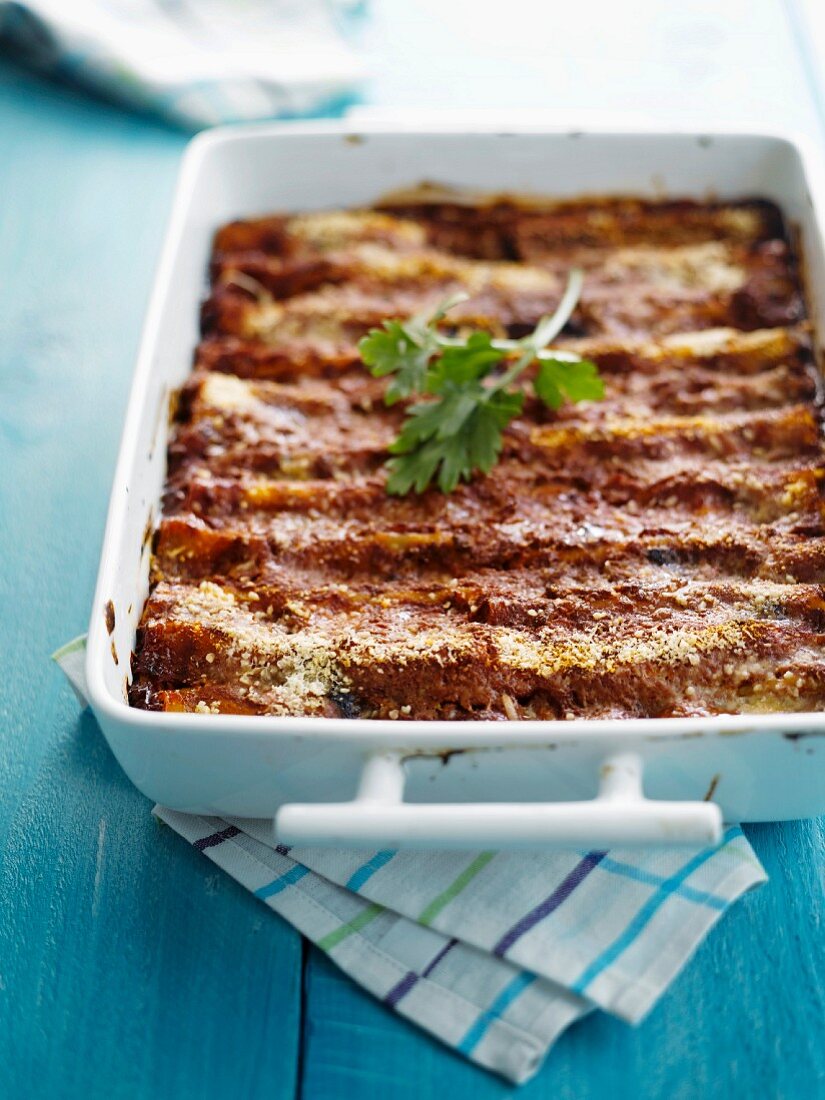 Überbackene Cannelloni mit Hackfleischfüllung und Tomatensauce