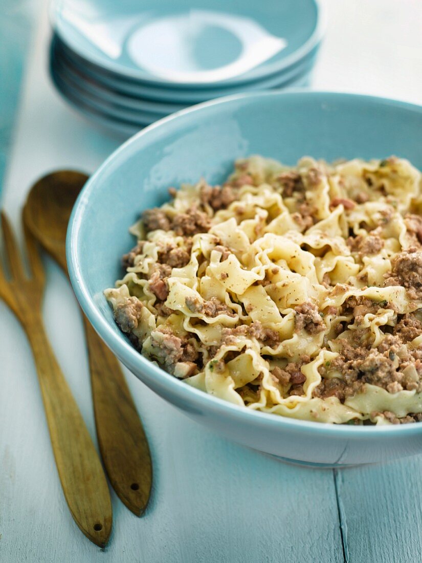 Nudeln mit zweierlei Fleisch