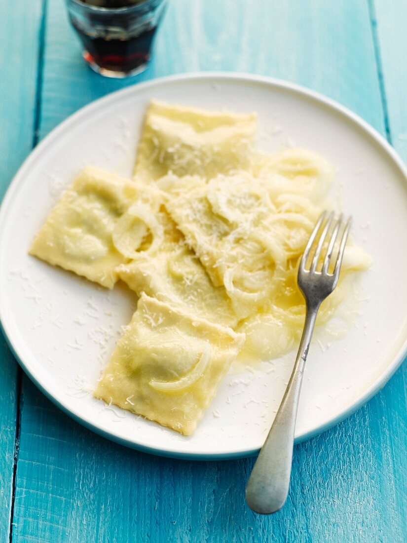 Ravioli Quattro Formaggi (mit Käse und Zwiebeln)