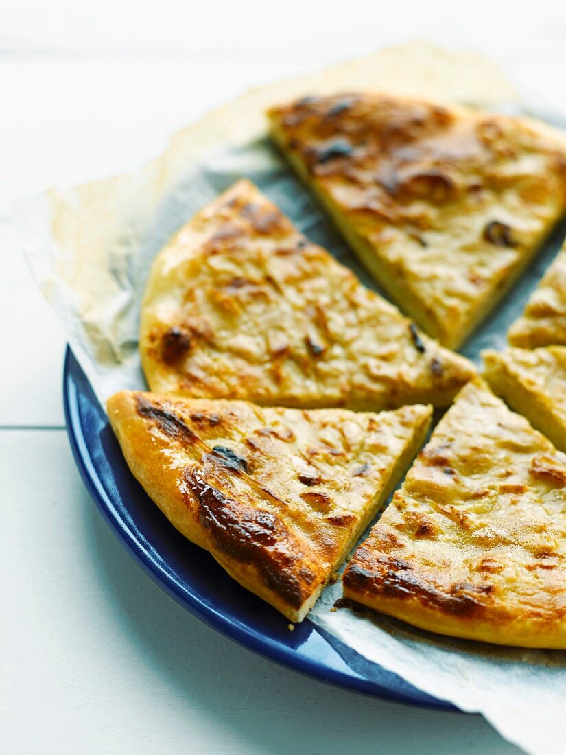 Thunfisch-Focaccia mit Zwiebeln