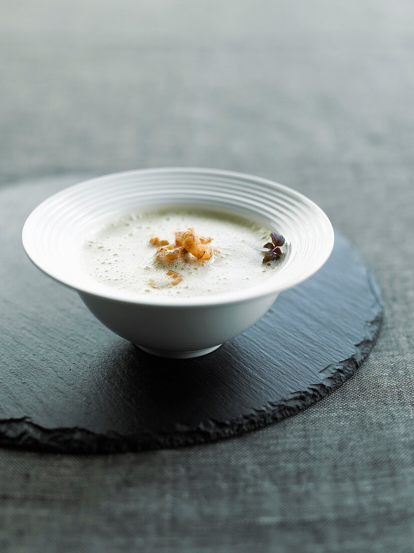 Cream of chicory soup with shrimps