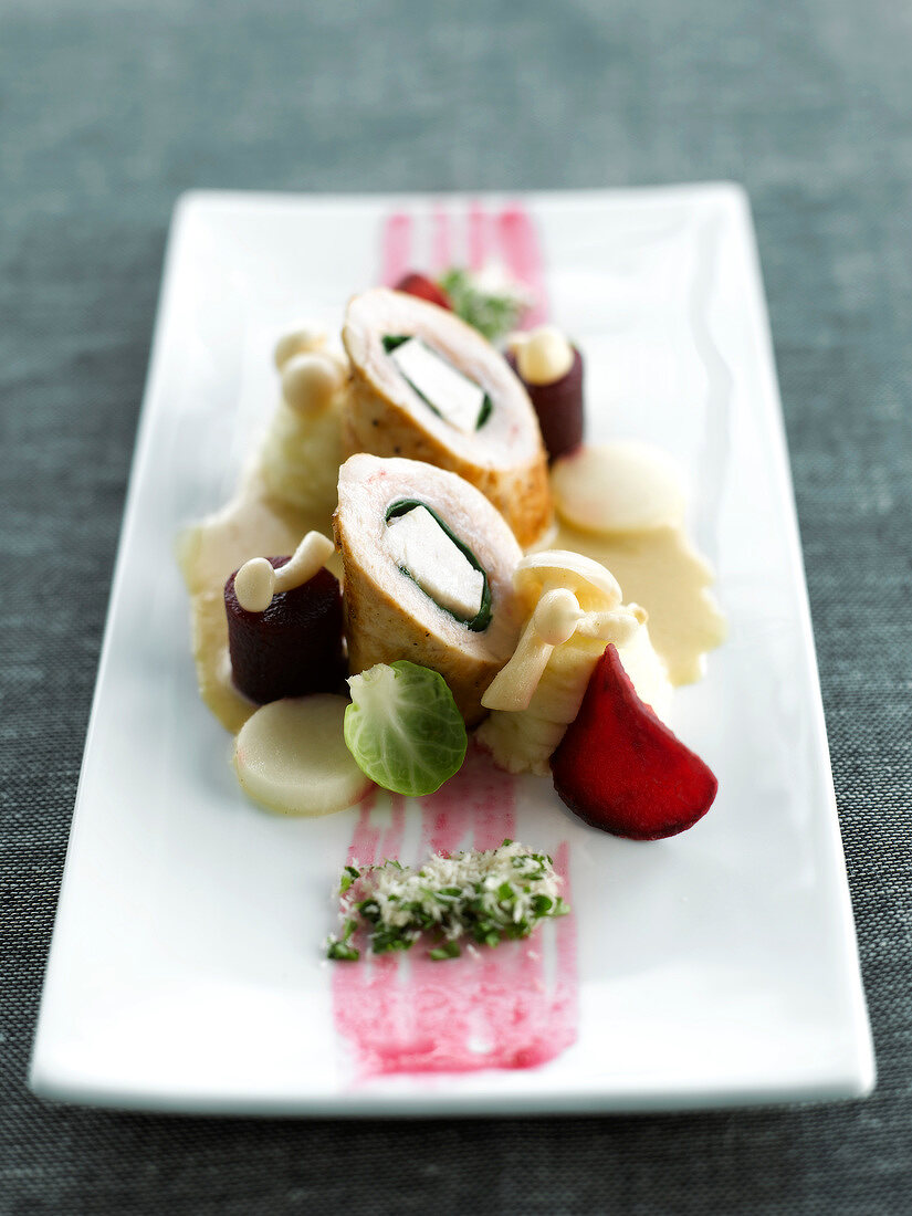 Stuffed rolled guinea-fowl with two beets