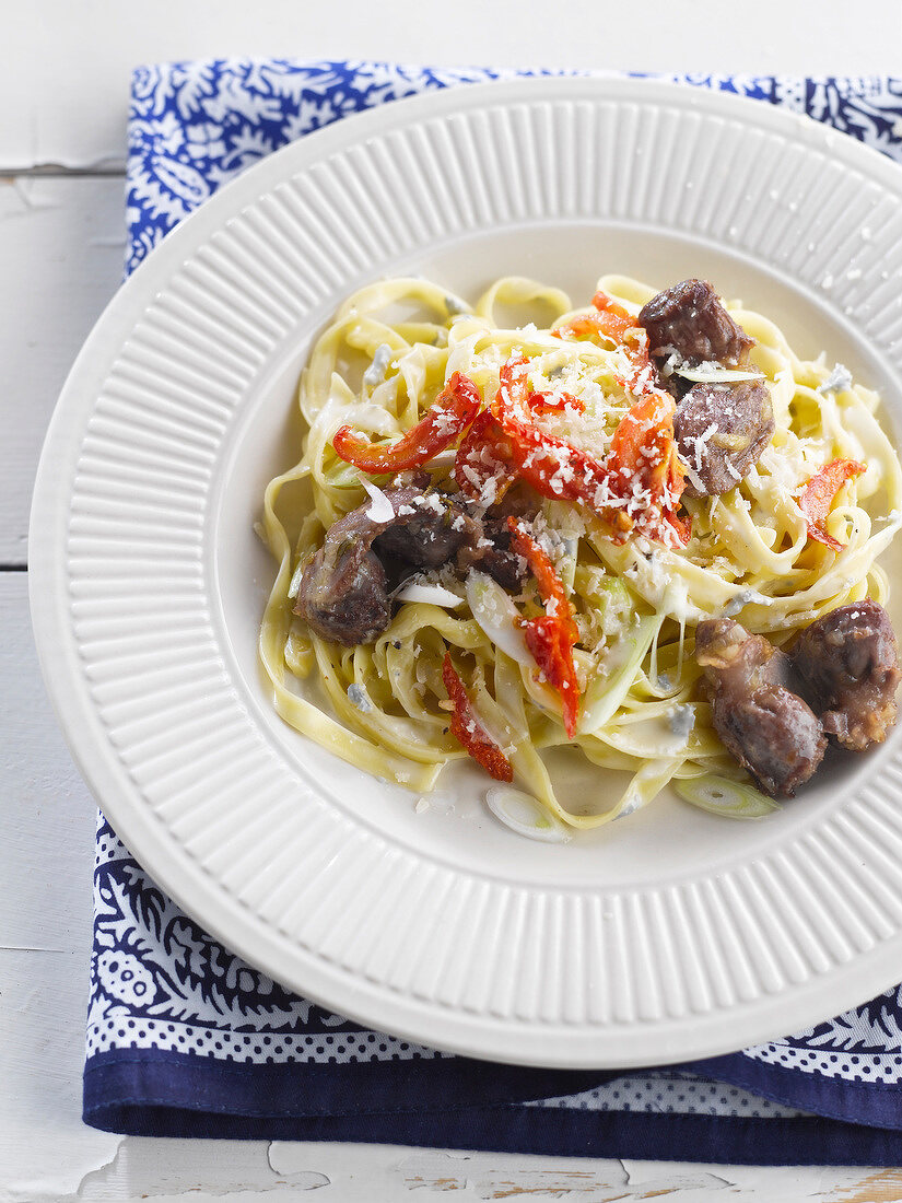 Tagliatelle mit Hähnchenleber und Gorgonzola