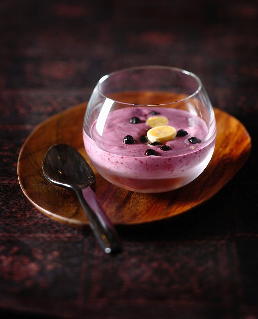 Banana-bilberry smoothie with maple syrup