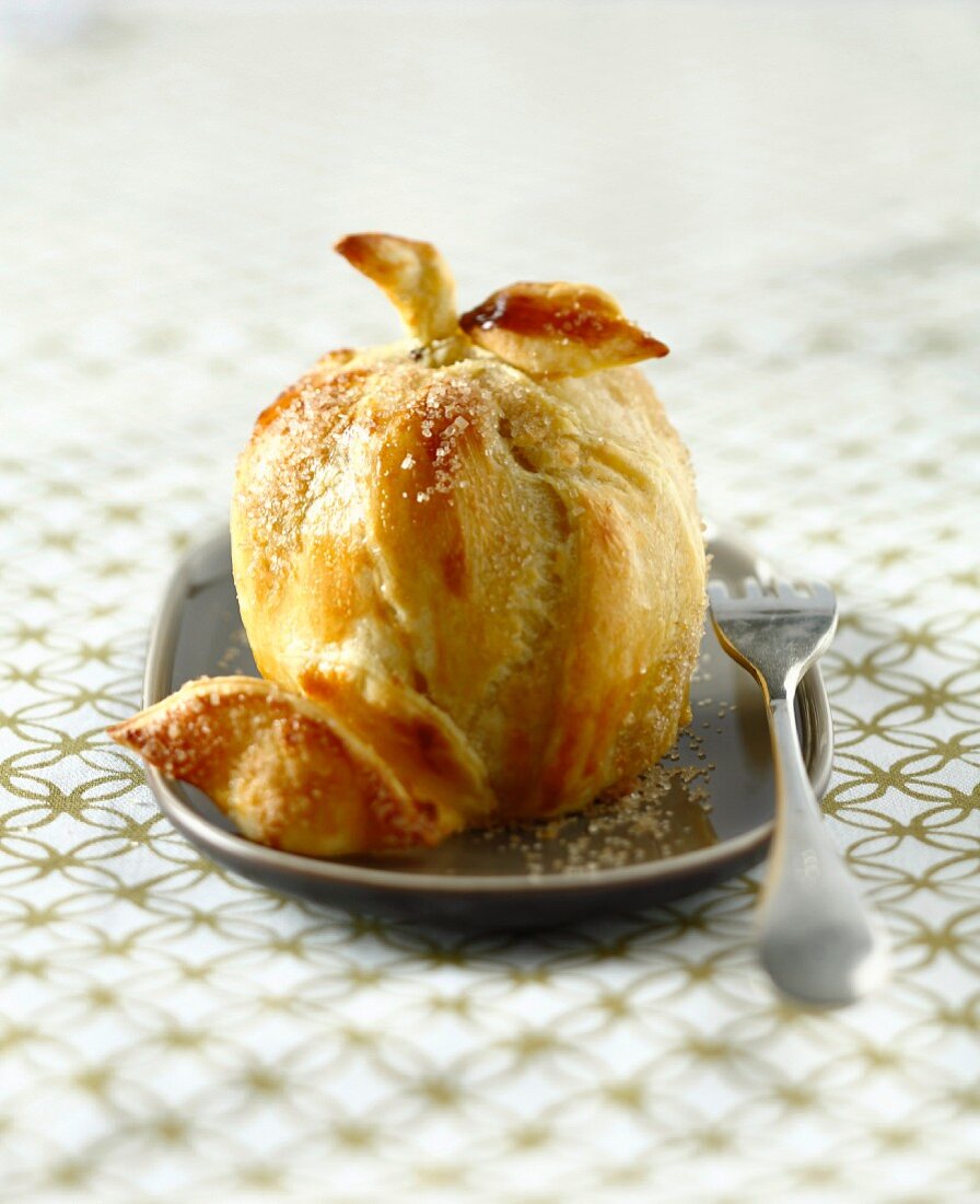 Baked apple in pastry crust