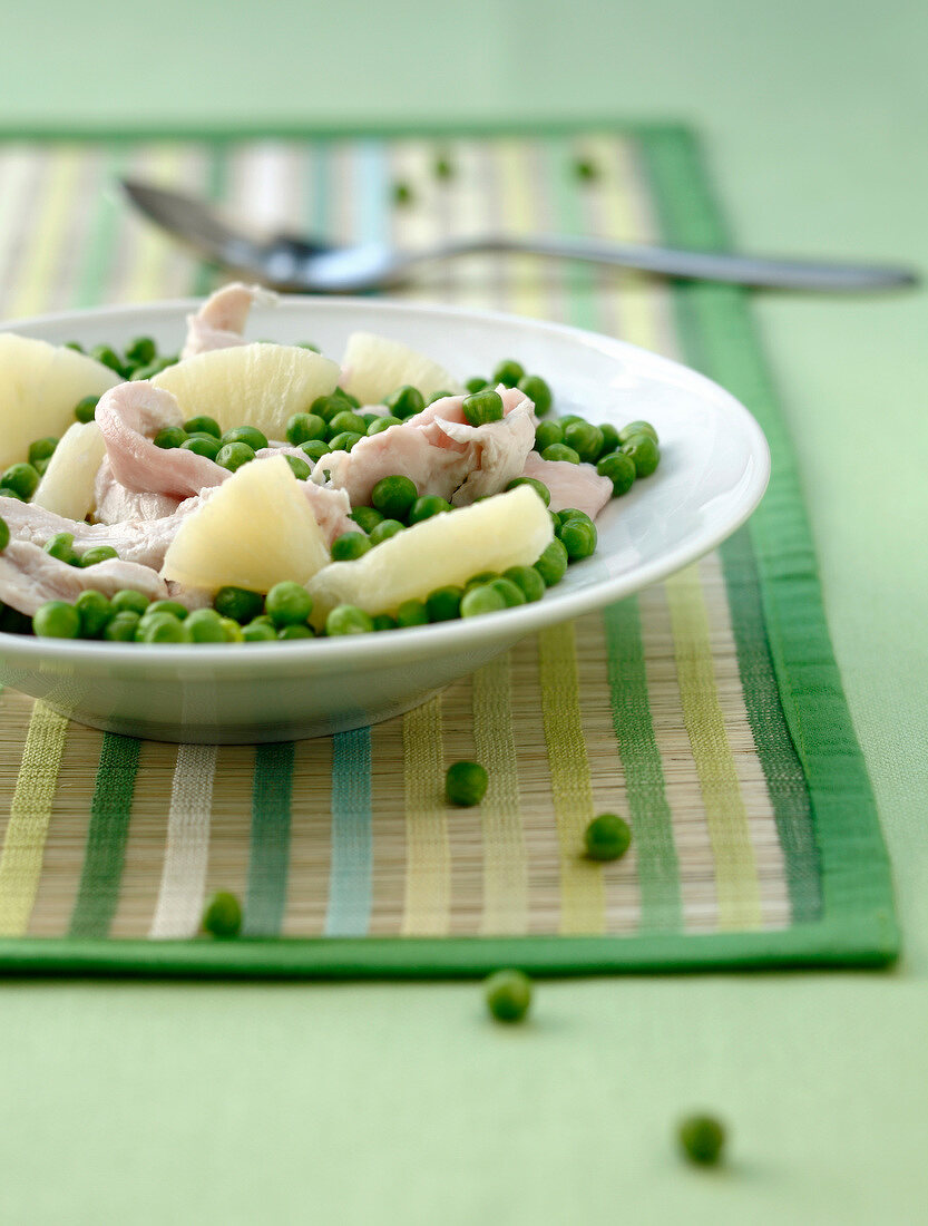 Steamed turkey with pineapple and peas