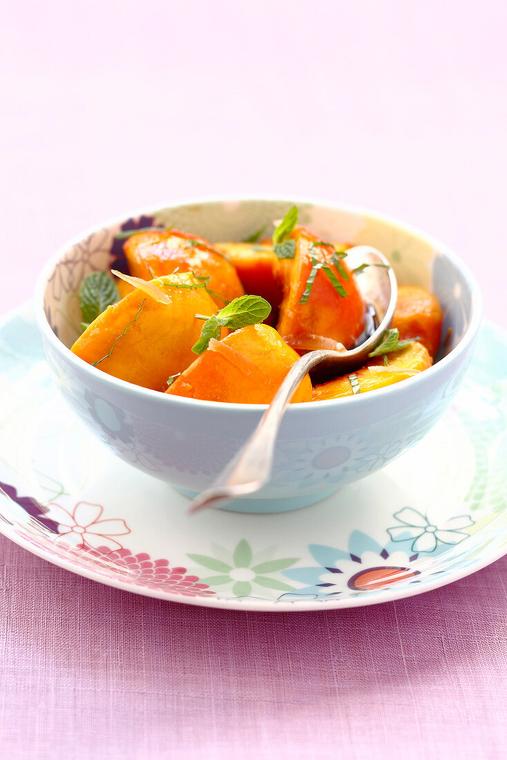 Peaches with mint cooked in wax paper